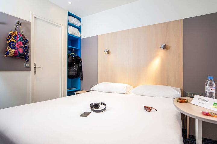 Room 8 of 52