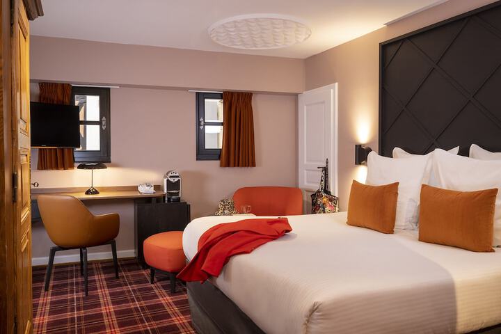 Room 47 of 100