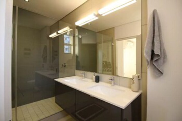 Room 4 of 12
