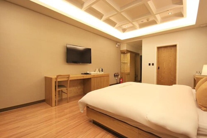 Room 19 of 34