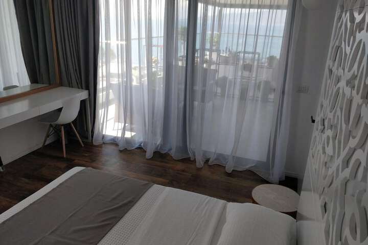 Room 6 of 72