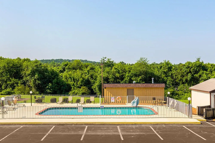 Pool 10 of 15