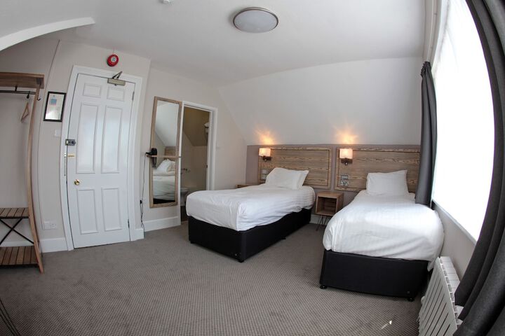 Room 6 of 31