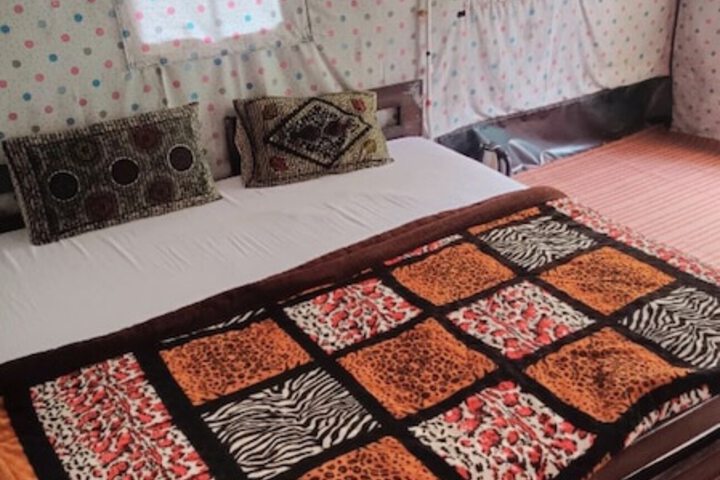 Room 4 of 9