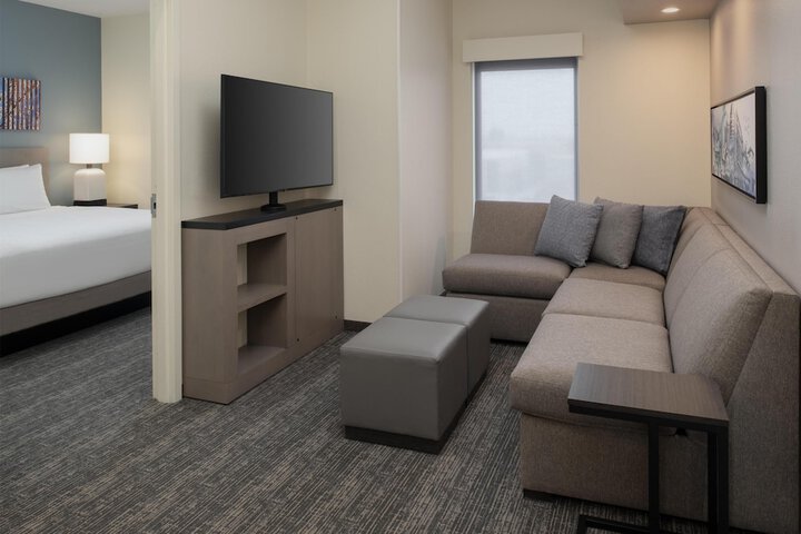 Room 32 of 66