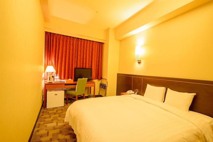 Room 11 of 26