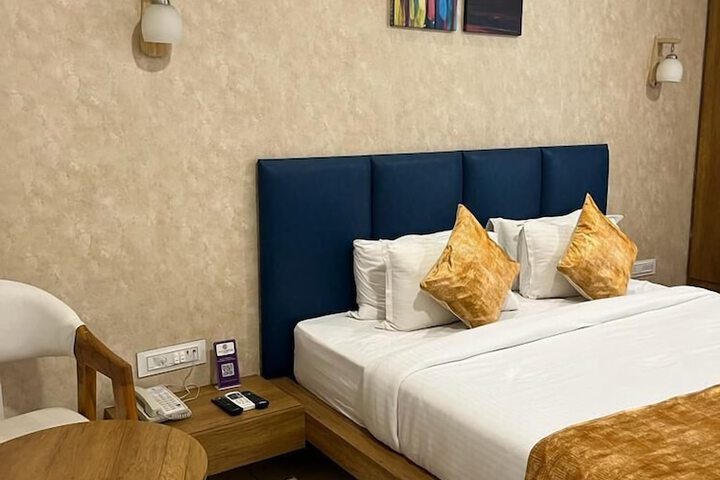 Room 8 of 20