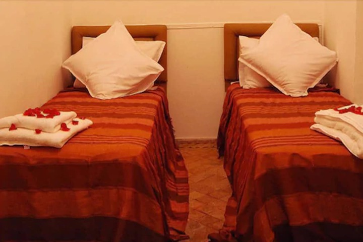 Room 10 of 27
