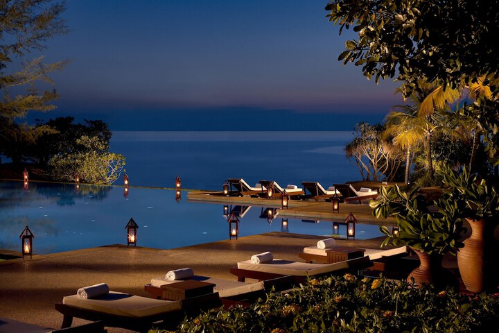 Hotel with Pool