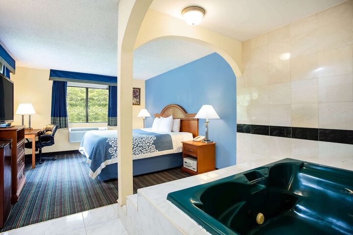 1 King Bed (13 of 16)