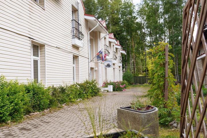 Hotel Exterior 10 of 81