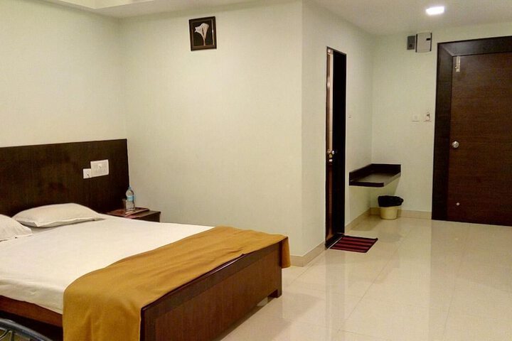 Room 32 of 46