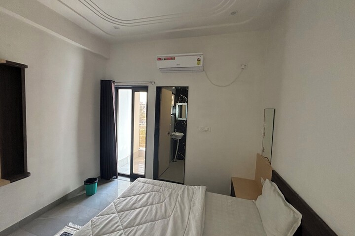 Room 10 of 36