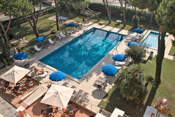 Pool Hotel