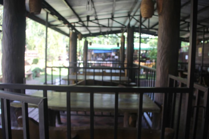 Dining 9 of 18