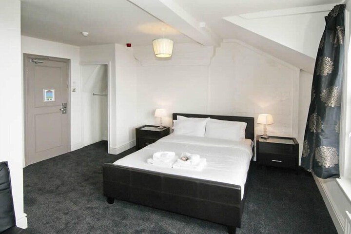 Room 2 of 15