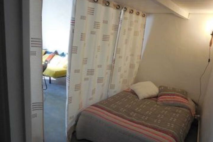 Room 6 of 28