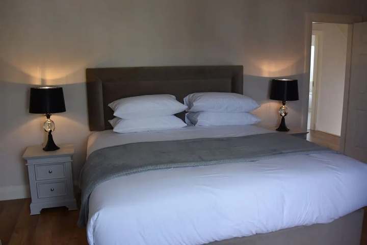 Room 4 of 17