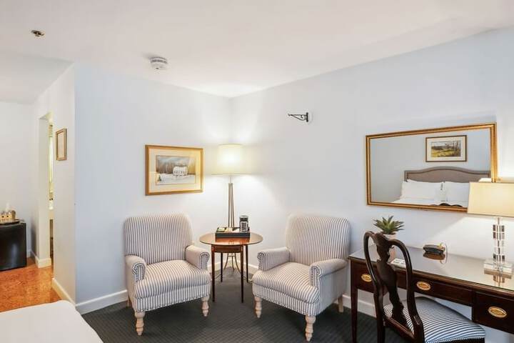 Quadruple Accessible Queen Size Bed (5 of 14)
