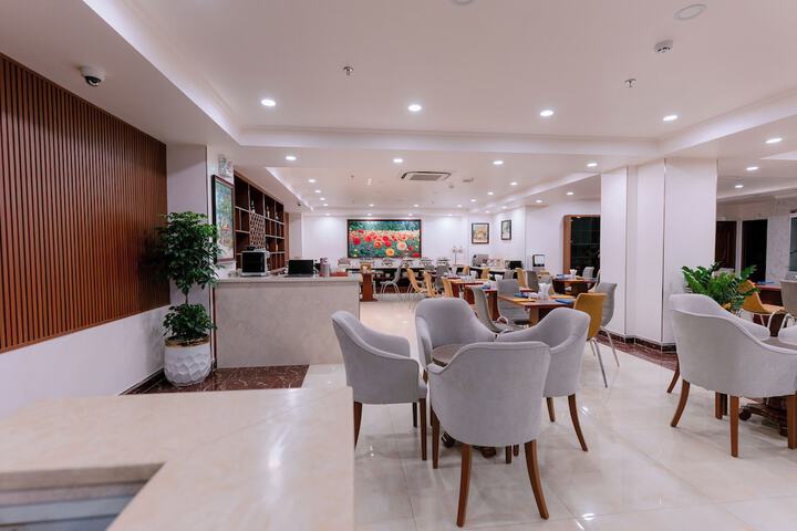 Dining 98 of 125