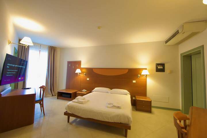 Room 7 of 28