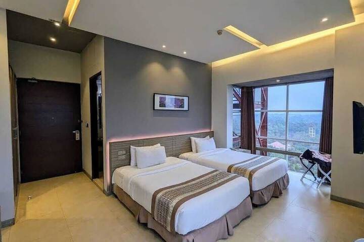 Room 5 of 10