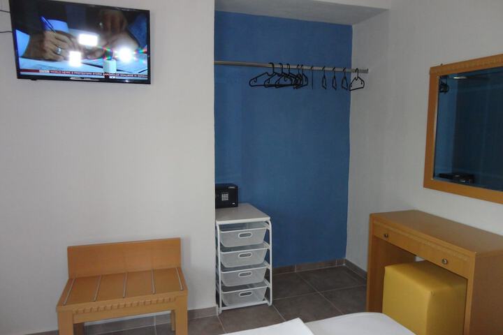 Room 4 of 171