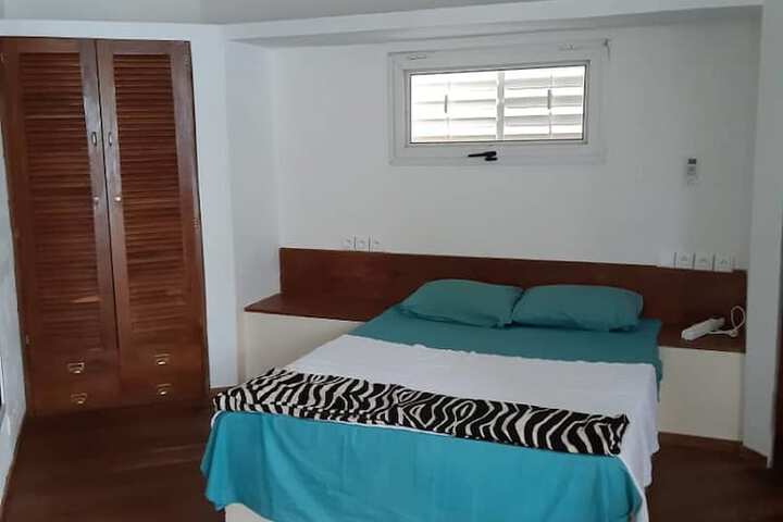 Room 5 of 10