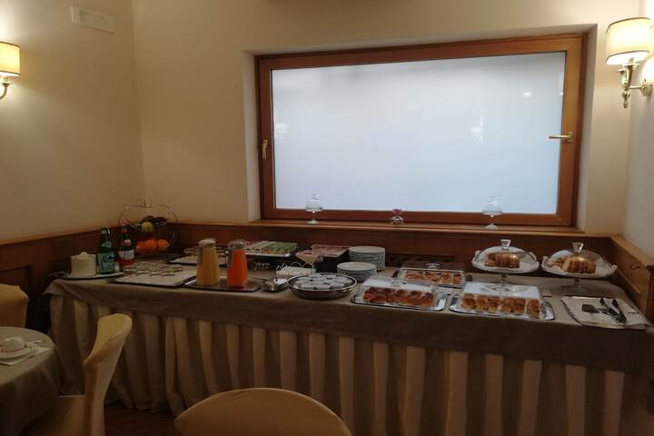 Dining 33 of 40