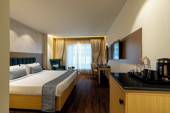 Room 5 of 28