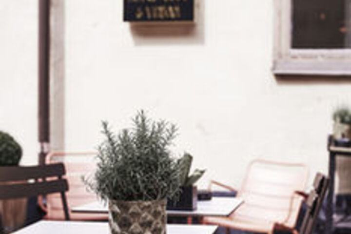 Dining 17 of 21