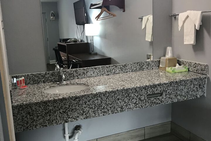 Bathroom sink