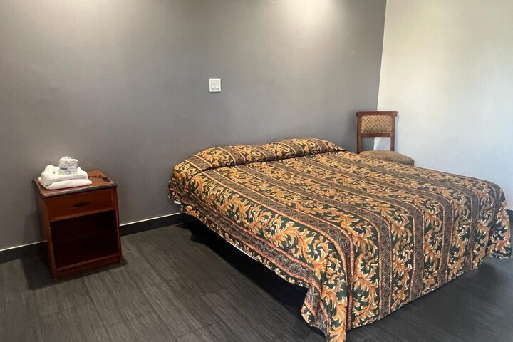 Room 3 of 16