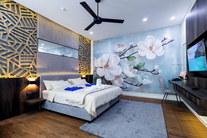 Room 2 of 213