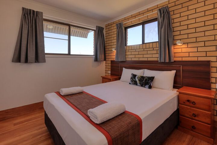 Room 8 of 16
