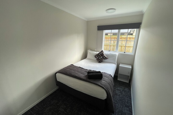 Room 5 of 65