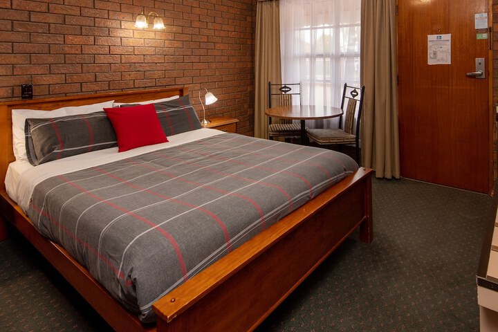 Room 13 of 73
