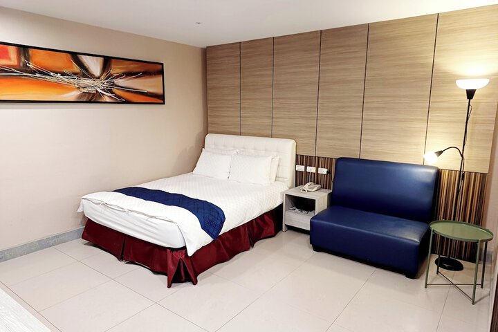 Room 37 of 61
