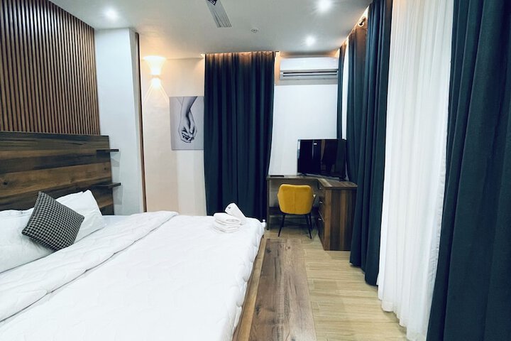Room 41 of 166