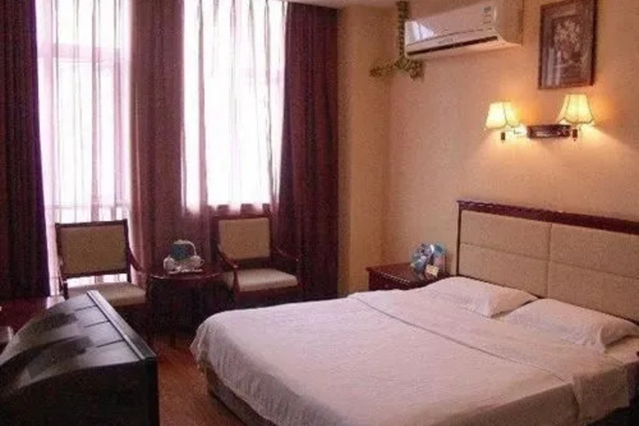 Room 6 of 10