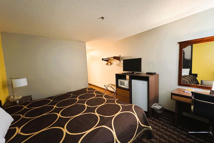 Standard Queen Bed Accessible (3 of 18)