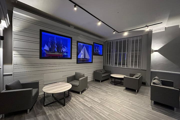Lounge 78 of 89