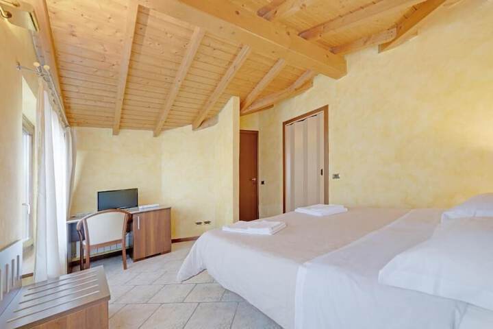 Room 16 of 29