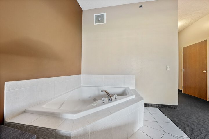 Jetted tub