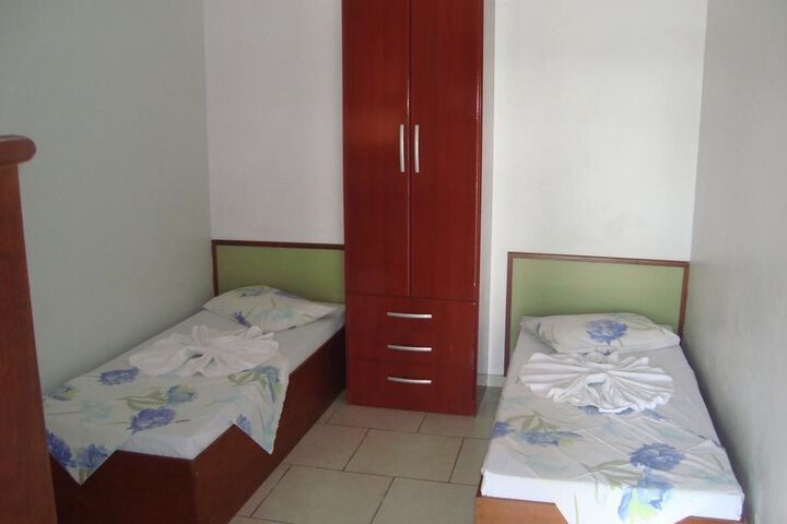 Room 7 of 16
