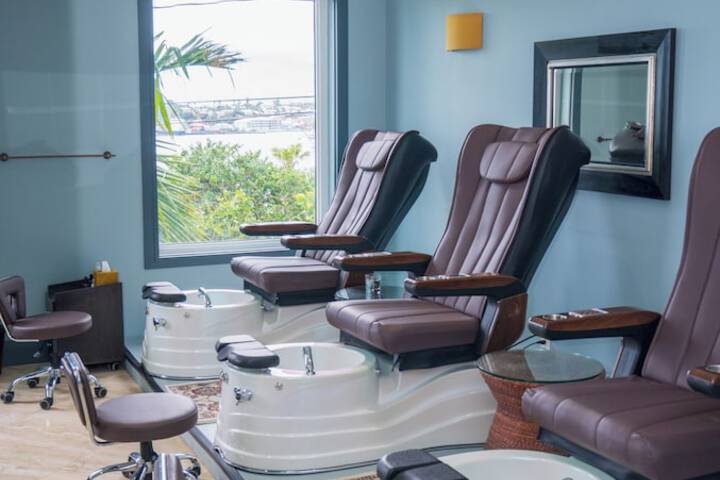 Nail salon
