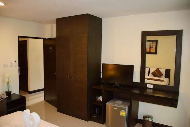 Room 13 of 20