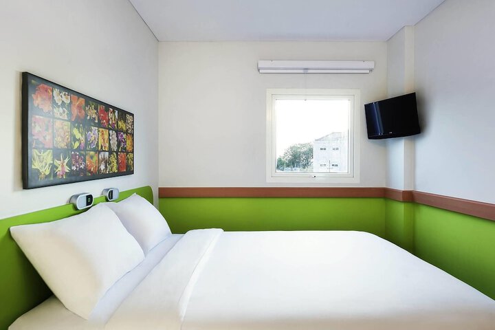 Room 12 of 36