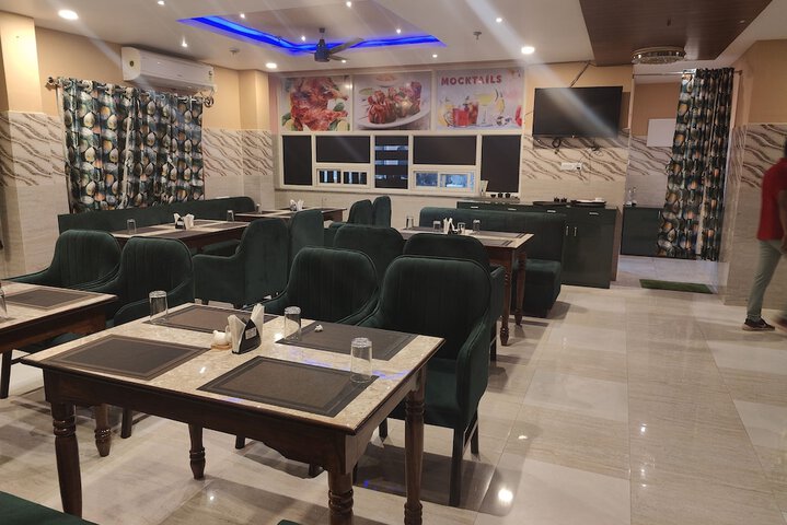 Dining 6 of 7