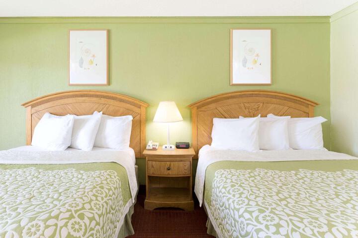 1 Queen Bed Accessible (1 of 25)